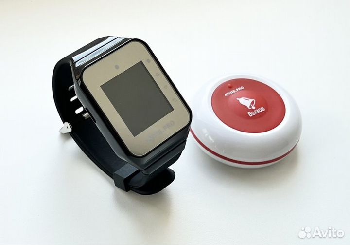 Кнопка Премиум вызова официанта и часы персонала