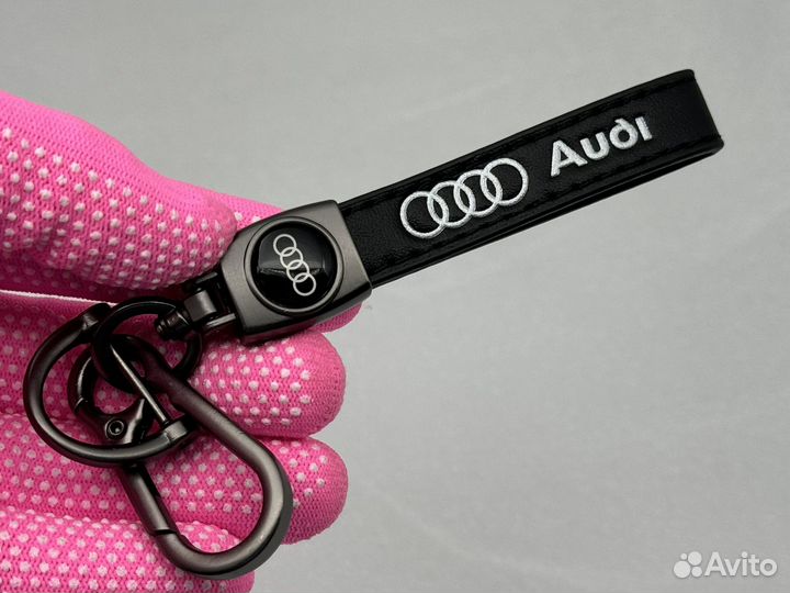 Брелок для ключей эмблема Audi надпись