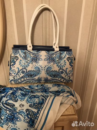 Новая итальянская кожаная сумка и шелковый платок