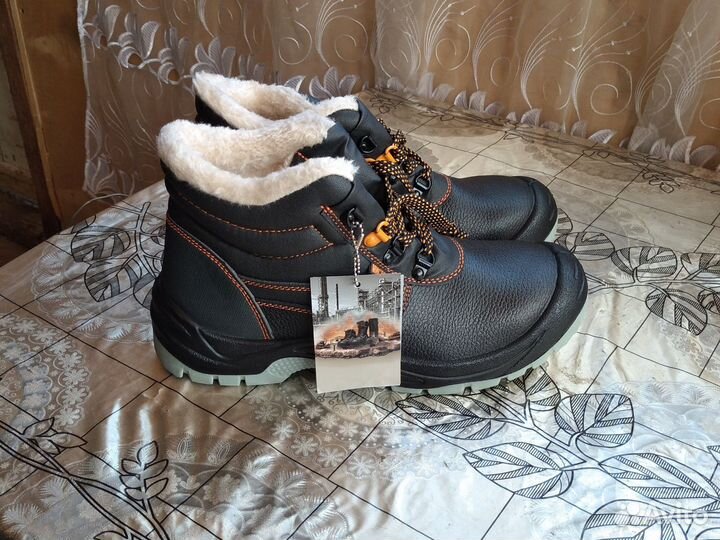 Ботинки теплые с железным носом