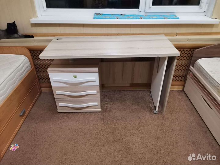 Письменный стол