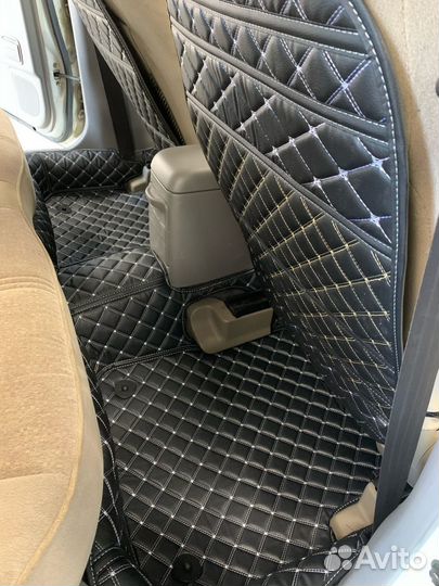 Автоковрики в салон и багажник на Nissan Dualis