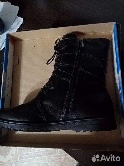 Ботинки новые 40 размер