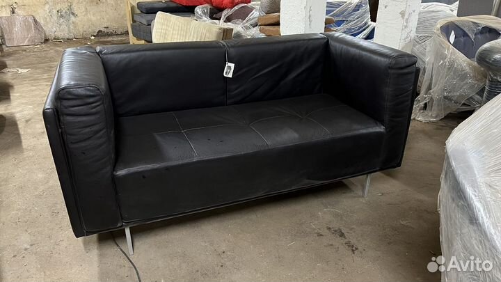 Кожаный диван