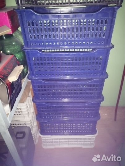 Пластиковые ящики б/у и ведро 10 л