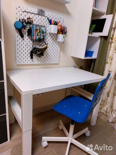 Стул IKEA Jules и защита пола IKEA Kolon