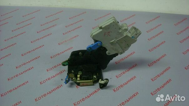 Nissan 80502-BM660 Замок передней правой двери