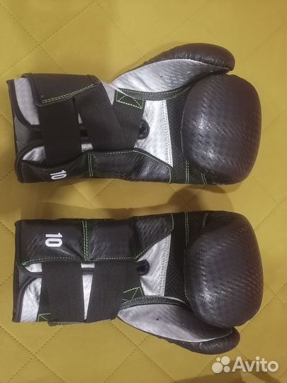 Боксерские перчатки 10 oz