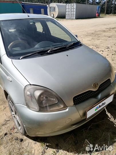 Toyota Vitz, 2001