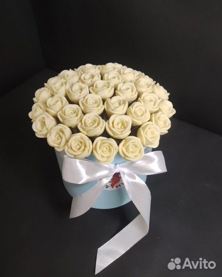 Цветы из Бельгийского Шоколада в Шляпной Коробке