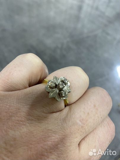 Золотые серьги с кольцом