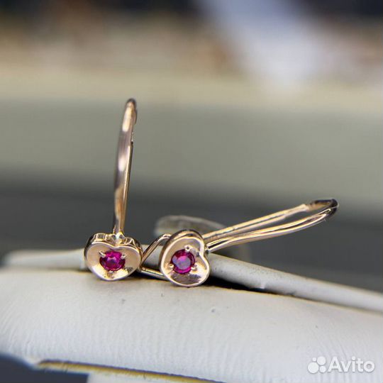 Золотые серьги 585 пробы с рубином