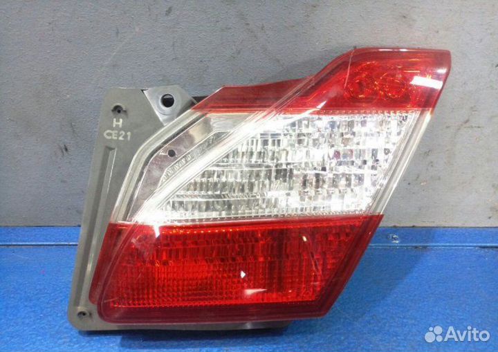 Фонарь багажника правый Infiniti M Y51