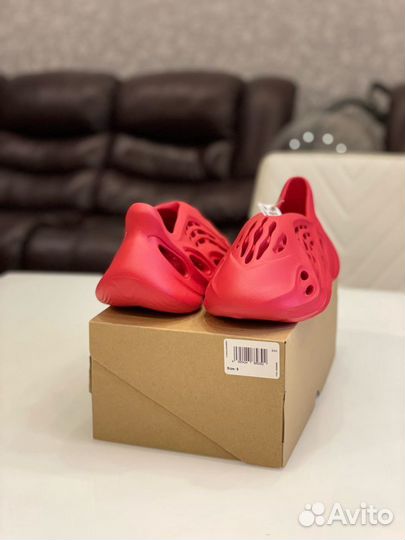 Adidas Yeezy Foam rnnr Vermillion (6 / 9 US)