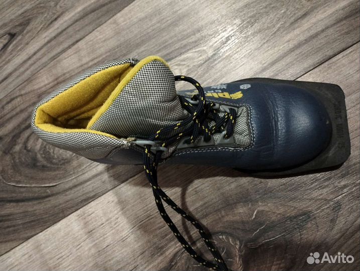 Лыжные ботинки