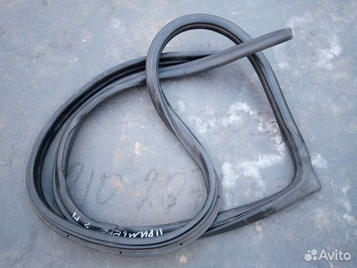 Уплотнительные резинки задние Nissan Primera P12