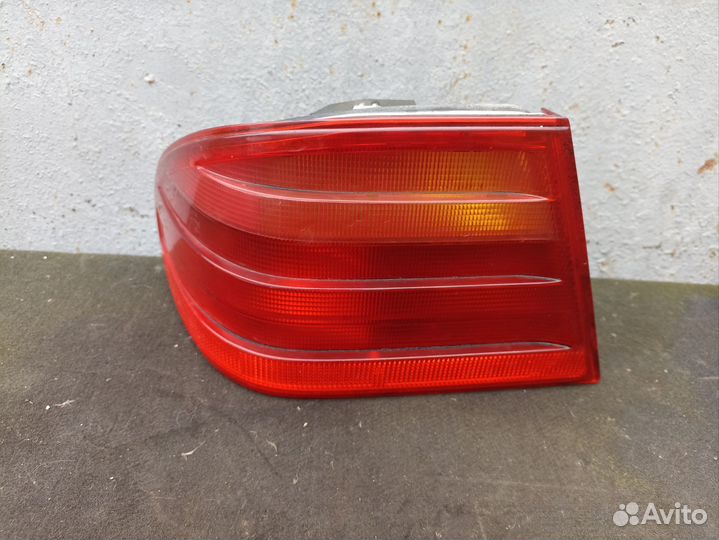 Фонарь левый Mercedes w210