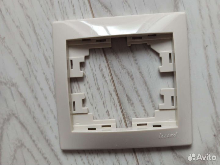 Рамка для розеток и выключателей