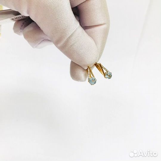 Золотые серьги с камнем