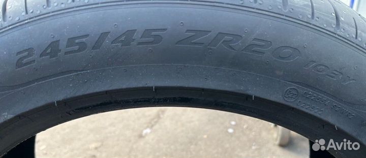 Pirelli P Zero PZ4 245/45 R20 103Y