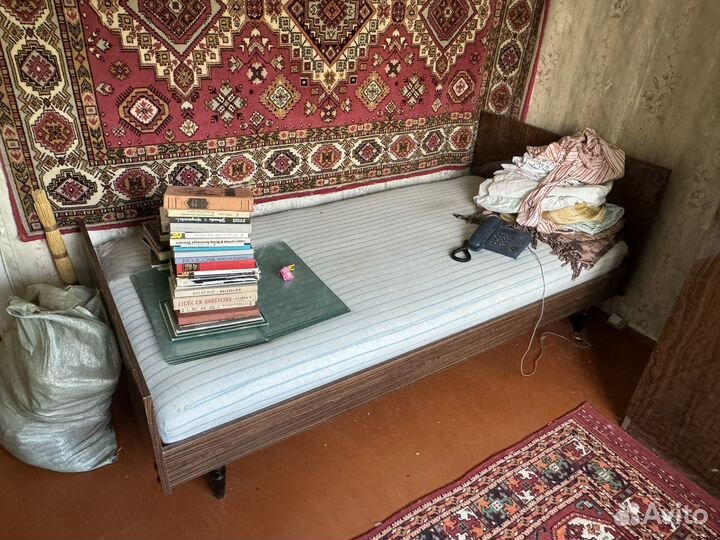 Спальня (шкаф, кровать)