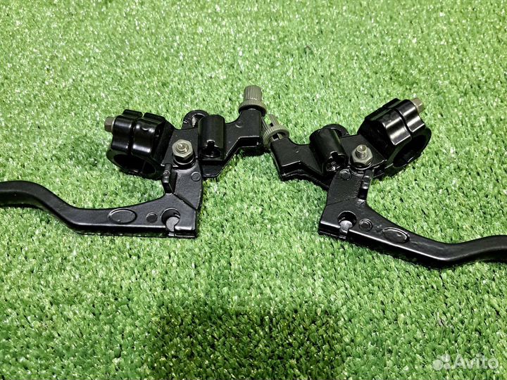 Ручки сцепления и тормоза на мотоцикл