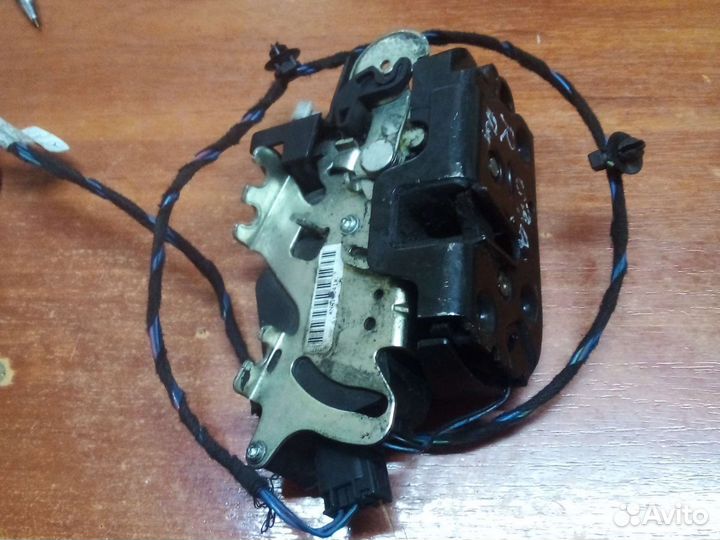 Замок передний правый вито 639 кузов