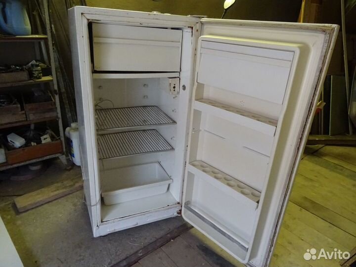 Продам раритетный холодильник Наст