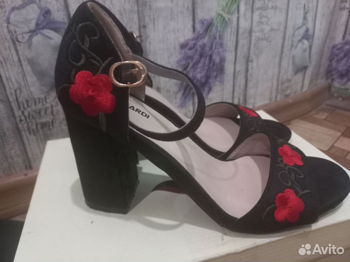 Босоножки женские 39 размер