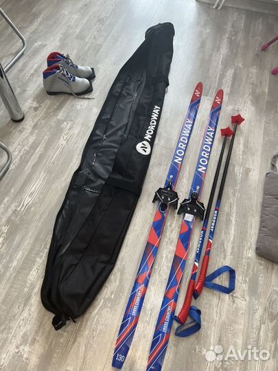 Продам лыжный комплект для ребенка
