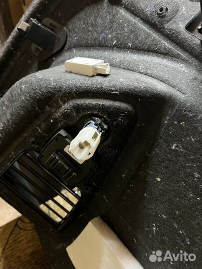 Обшивка багажника Таурег 3