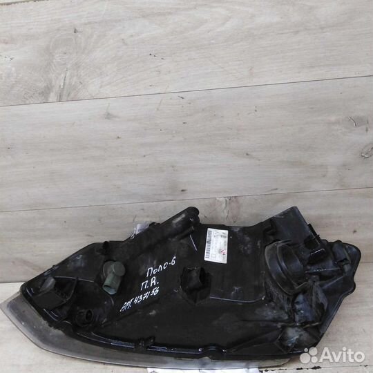 Фара правая Volkswagen Polo V Sedan