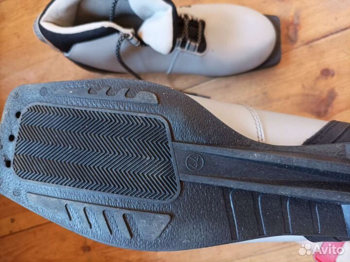 Лыжные ботинки