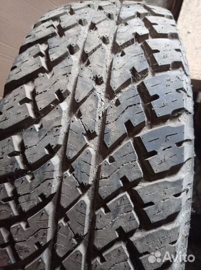 Bridgestone Dueler A/T 265/70 R16 и 265/70 R16