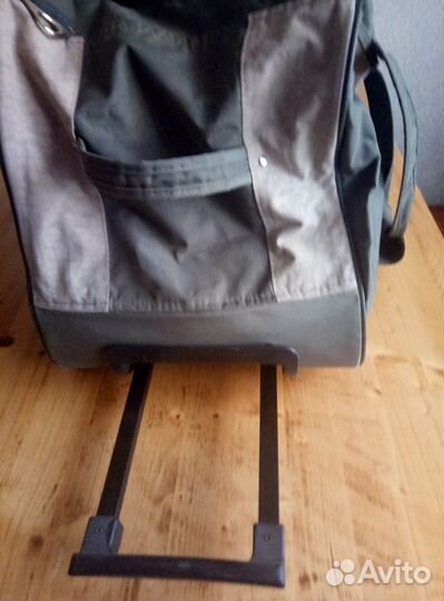 Дорожная сумка на колесах с выдвижной ручкой