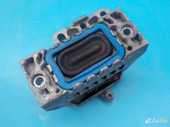 Опора двигателя (подушка) правая volkswagen Passat