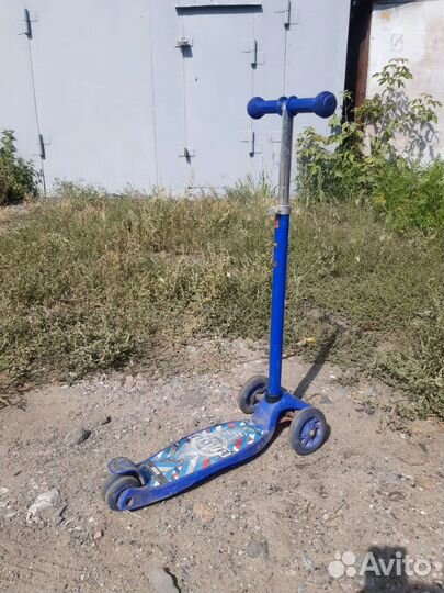 Самокат трехколесный