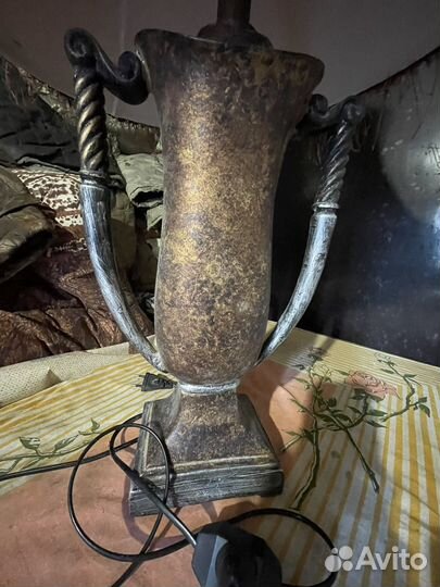 Лампа настольная с абажуром