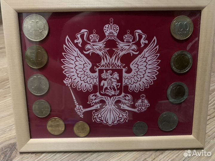 Монеты банка россии и гкчп на панно