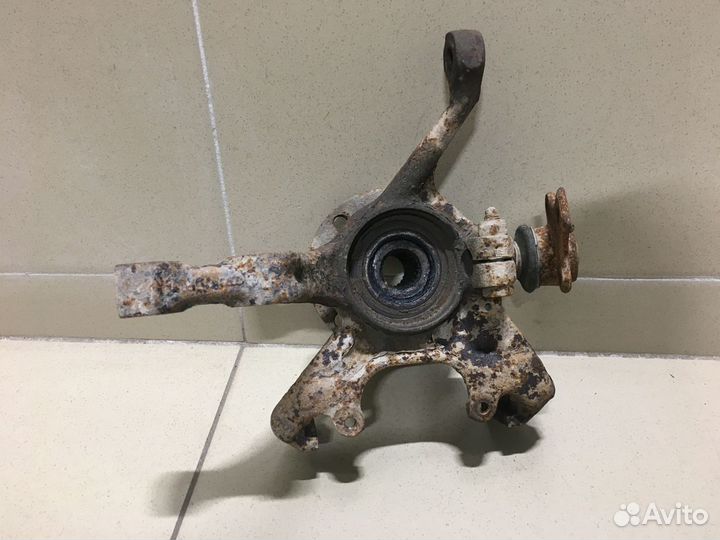 Кулак поворотный передний правый Golf III/Vento 19