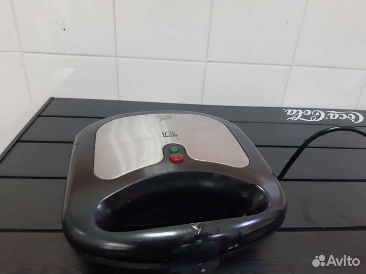 Электрическая вафельница