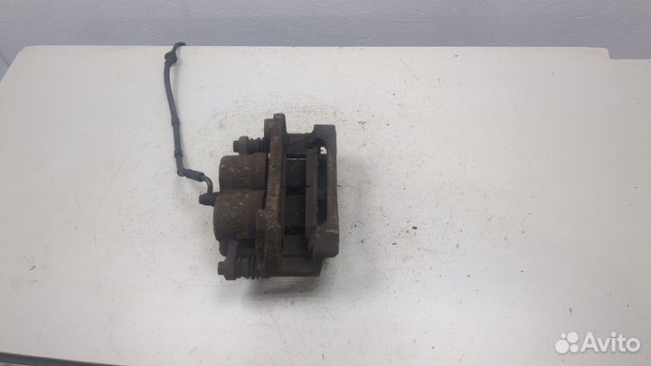 Суппорт левый передний Infiniti QX56