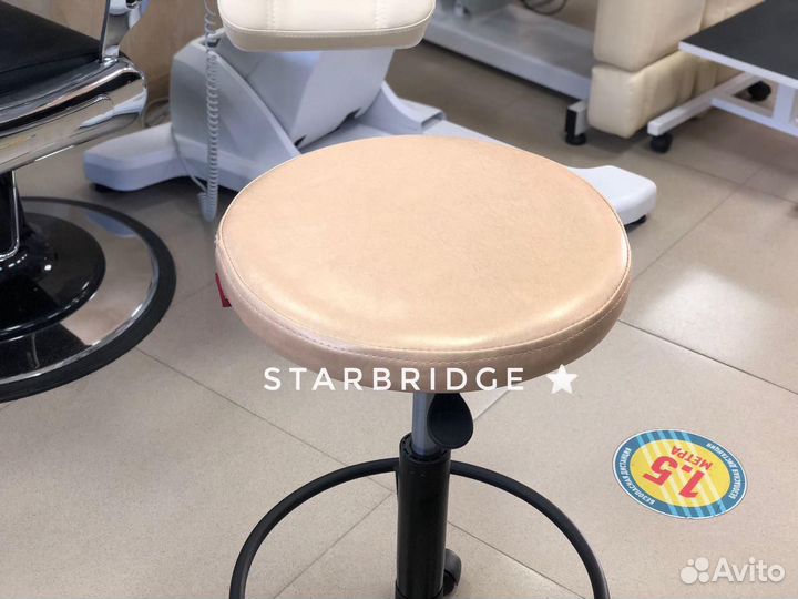 Стул мастера с опорой для ног