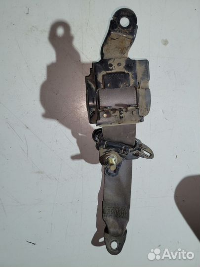 Ремень безопасности задний левый Toyota Camry XV10