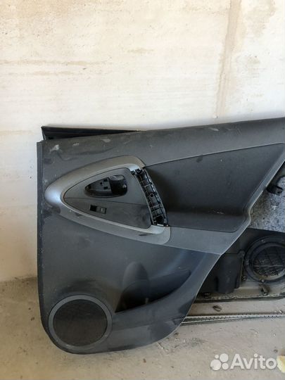 Обшива дверей Toyota Rav4 2012 г