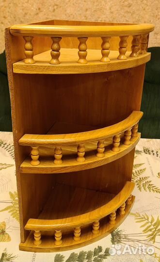 Угловая дубовая полочка