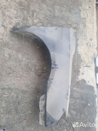 Крыло правое перед toyota avensis