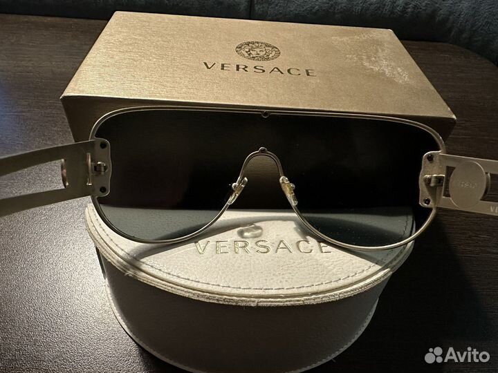 Солнцезащитные очки versace