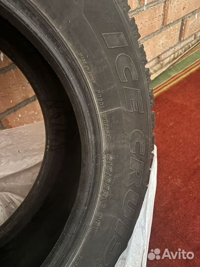 Bridgestone Ice Cruiser 7000 215/65 R17 98T