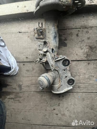Передняя стойка левая под ремонт